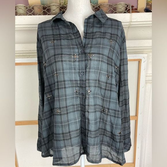 Rock & Republic Tops - Rock & Republic plaid cotton shirt w/round metal southwest cross stud oversized